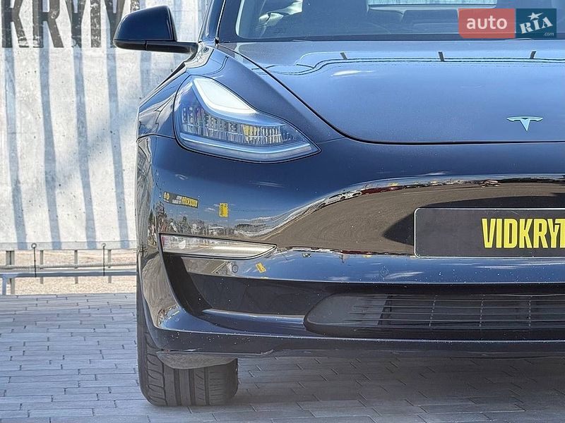 Седан Tesla Model 3 2018 в Киеве