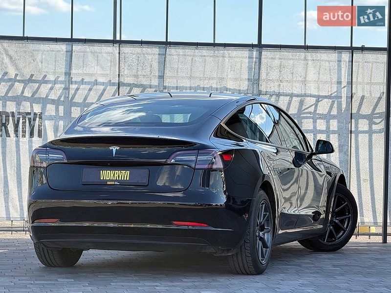 Седан Tesla Model 3 2018 в Киеве