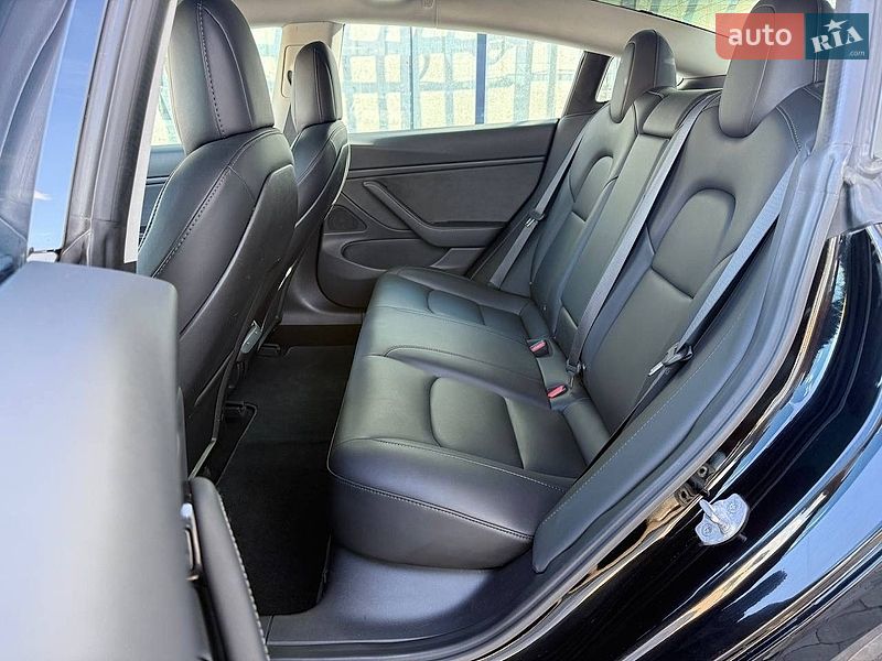Седан Tesla Model 3 2018 в Киеве