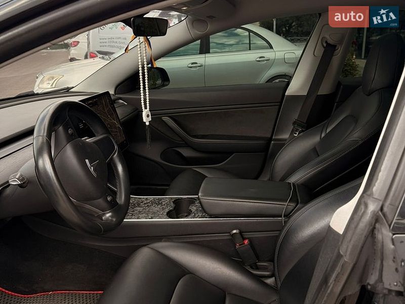 Седан Tesla Model 3 2019 в Одессе