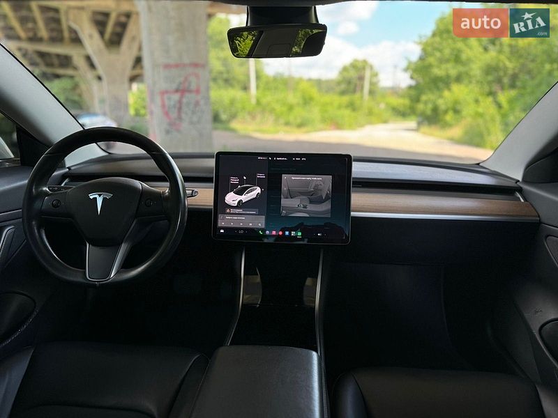 Седан Tesla Model 3 2019 в Дніпрі