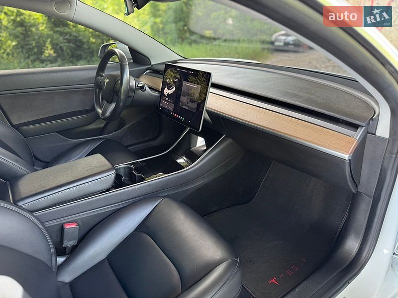 Седан Tesla Model 3 2019 в Дніпрі