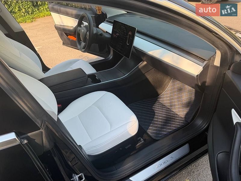 Седан Tesla Model 3 2020 в Дніпрі