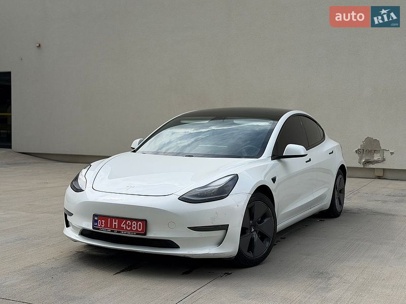 Седан Tesla Model 3 2021 в Луцке