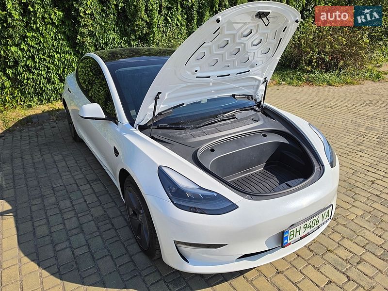 Седан Tesla Model 3 2023 в Одесі