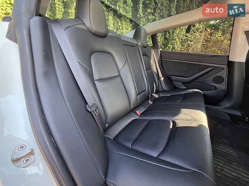 Седан Tesla Model 3 2023 в Одесі