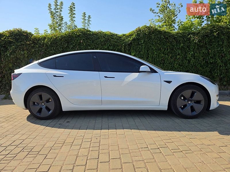 Седан Tesla Model 3 2023 в Одессе