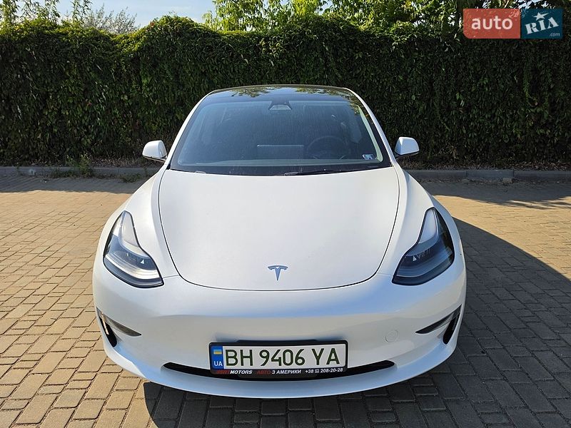 Седан Tesla Model 3 2023 в Одесі