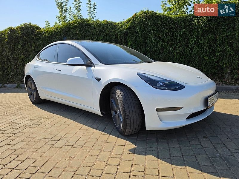 Седан Tesla Model 3 2023 в Одесі