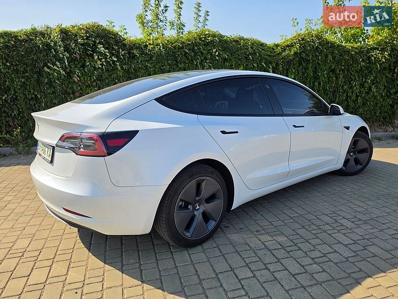 Седан Tesla Model 3 2023 в Одессе