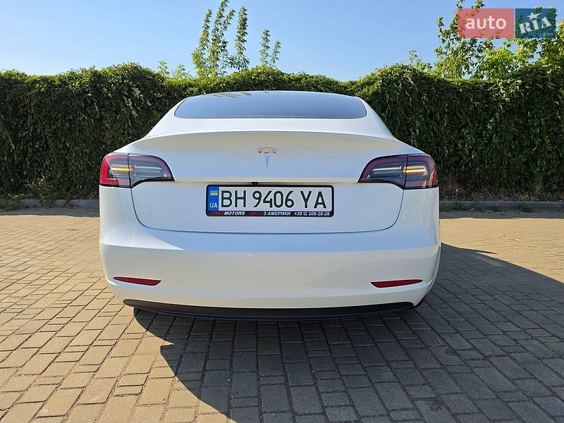 Седан Tesla Model 3 2023 в Одессе