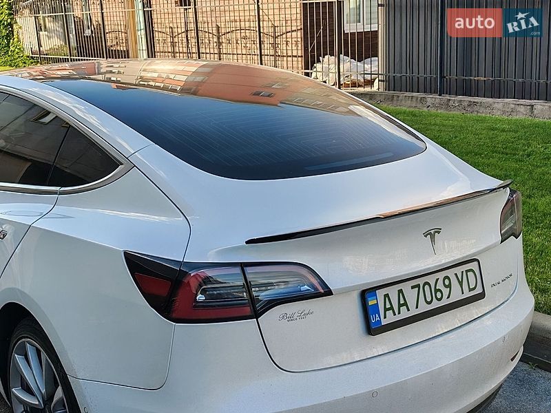 Седан Tesla Model 3 2019 в Киеве
