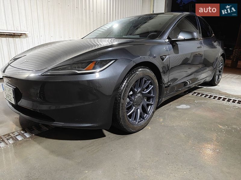 Tesla Model 3 2024
