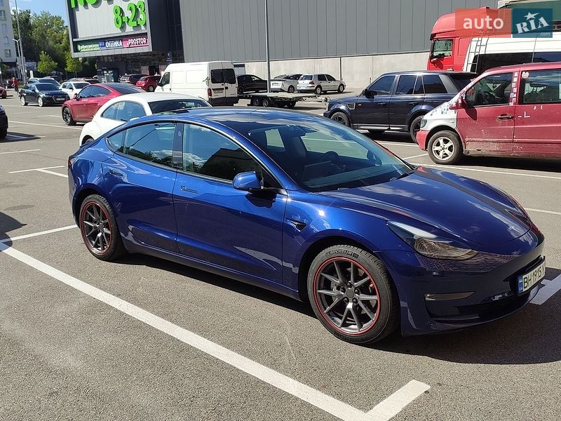 Седан Tesla Model 3 2021 в Киеве