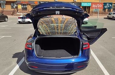 Седан Tesla Model 3 2021 в Киеве