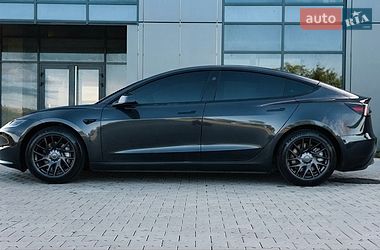 Седан Tesla Model 3 2025 в Черновцах