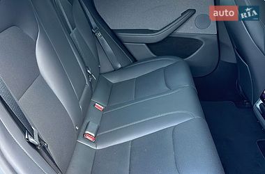 Седан Tesla Model 3 2025 в Черновцах