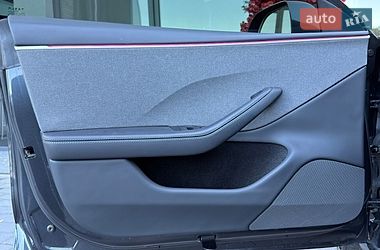 Седан Tesla Model 3 2025 в Черновцах