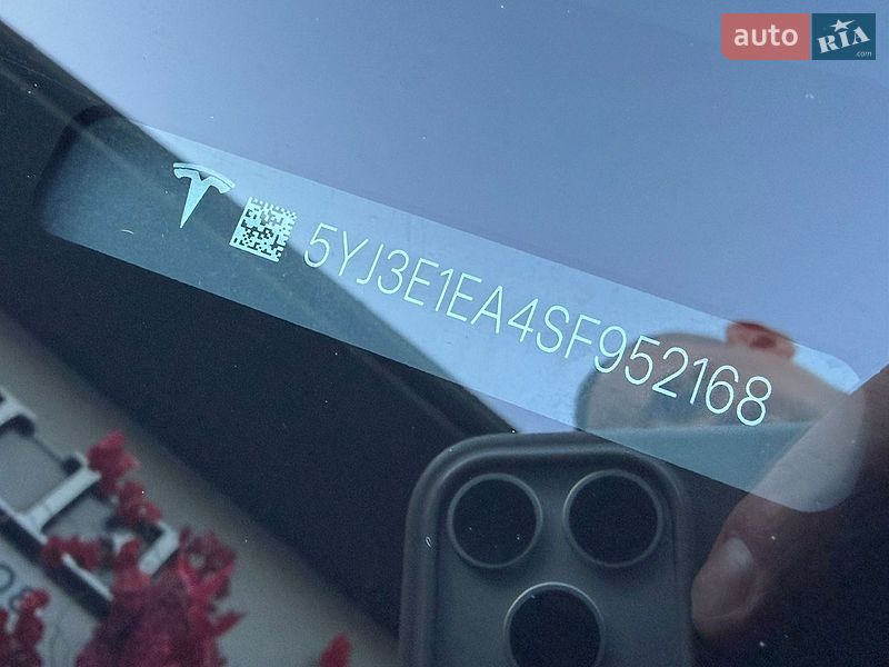 Седан Tesla Model 3 2025 в Черновцах
