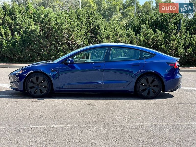 Седан Tesla Model 3 2024 в Києві