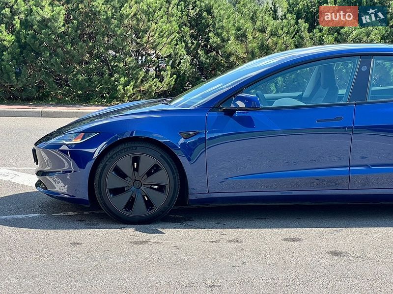 Седан Tesla Model 3 2024 в Києві