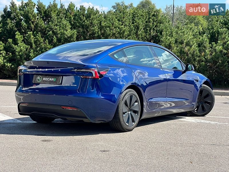 Седан Tesla Model 3 2024 в Києві