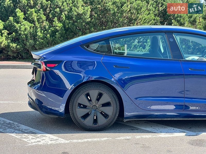 Седан Tesla Model 3 2024 в Києві