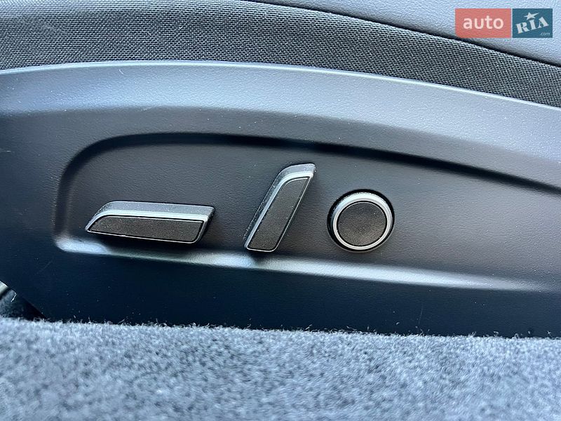 Седан Tesla Model 3 2024 в Києві