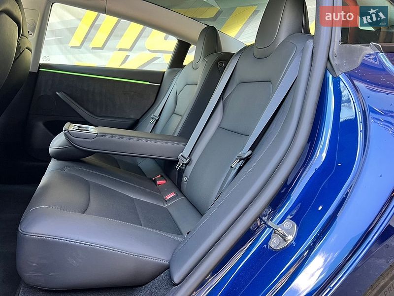 Седан Tesla Model 3 2024 в Києві