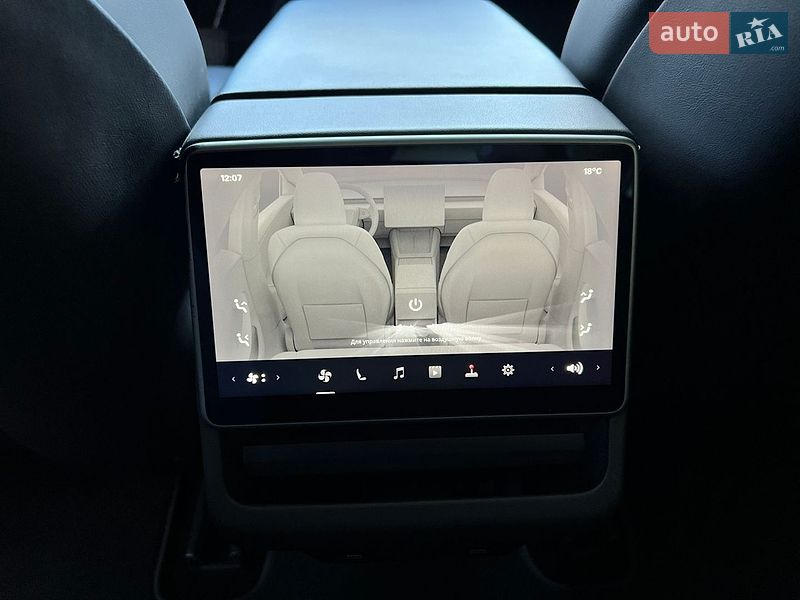 Седан Tesla Model 3 2024 в Києві