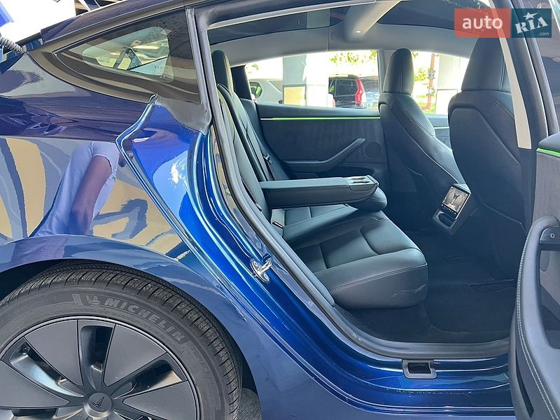 Седан Tesla Model 3 2024 в Києві