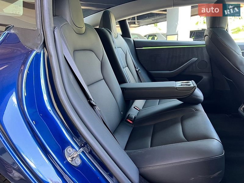 Седан Tesla Model 3 2024 в Києві