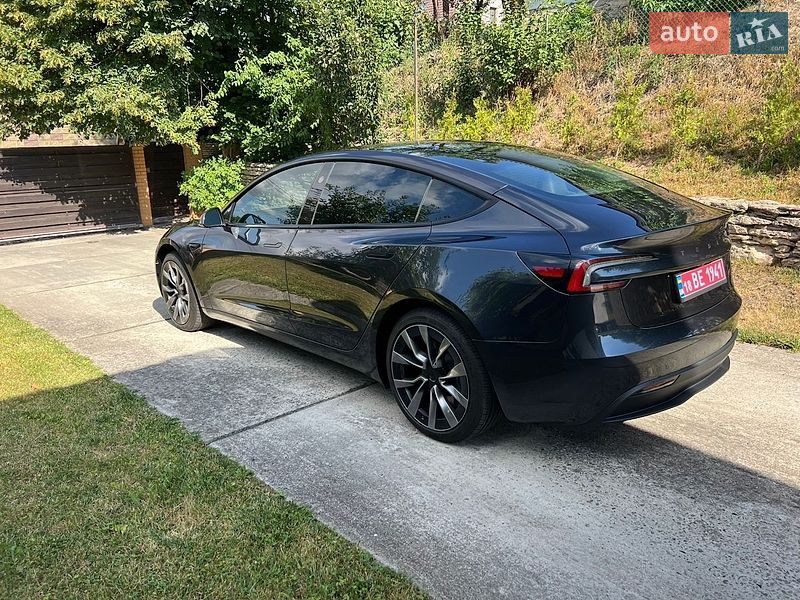 Седан Tesla Model 3 2024 в Ровно