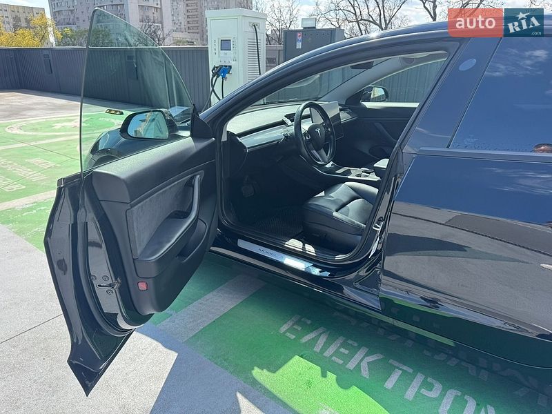 Седан Tesla Model 3 2019 в Киеве