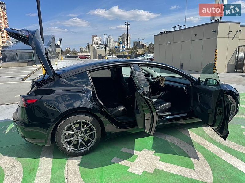 Седан Tesla Model 3 2019 в Киеве