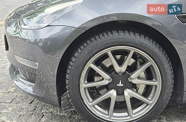 Седан Tesla Model 3 2018 в Львове