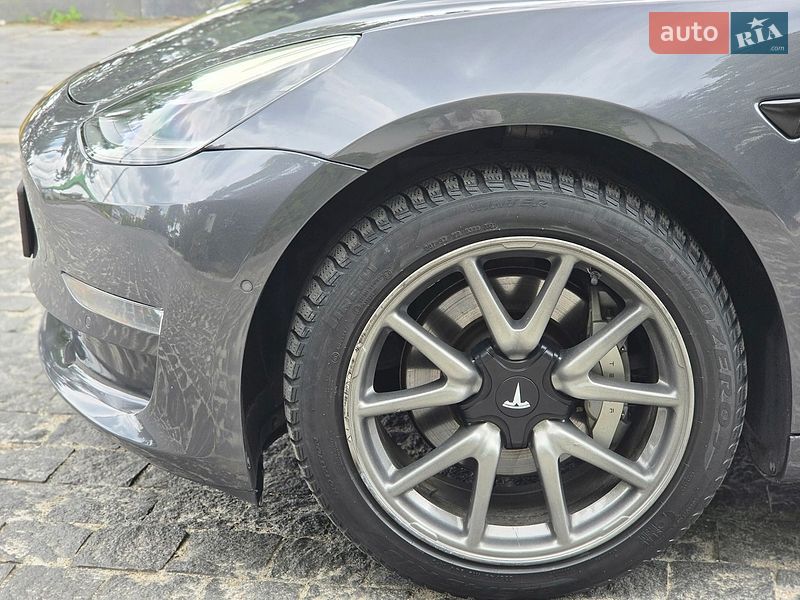 Седан Tesla Model 3 2018 в Львове