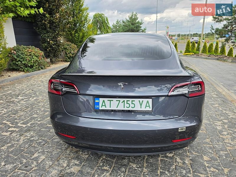 Седан Tesla Model 3 2018 в Львове
