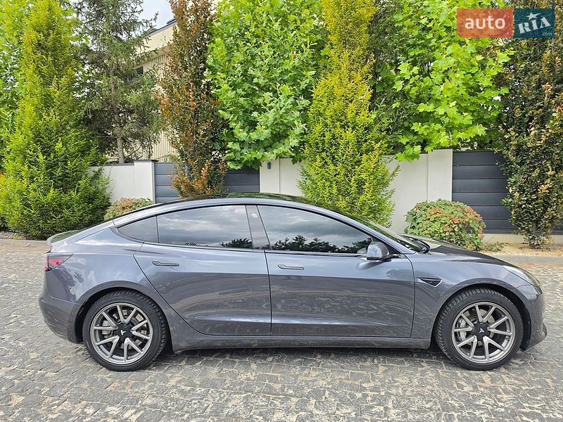 Седан Tesla Model 3 2018 в Львове