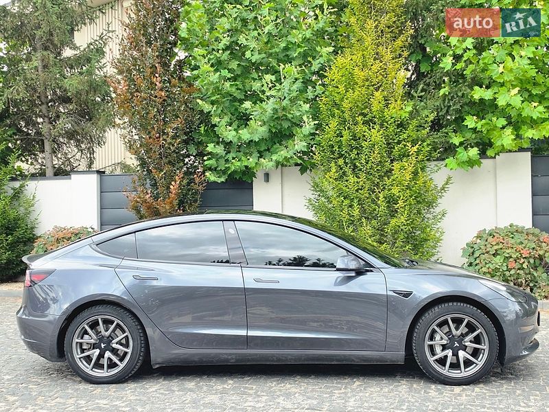 Седан Tesla Model 3 2018 в Львове