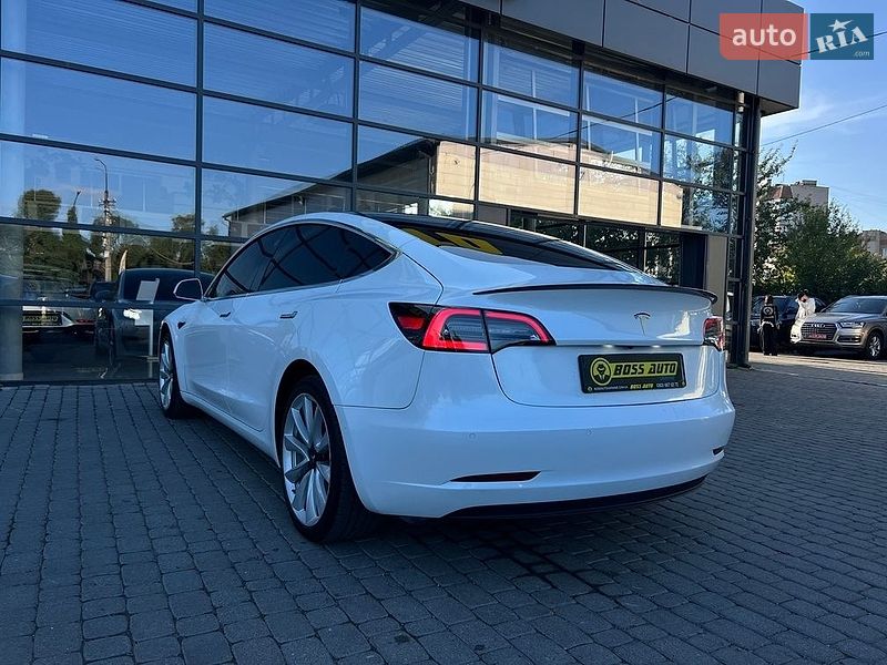 Седан Tesla Model 3 2019 в Ивано-Франковске