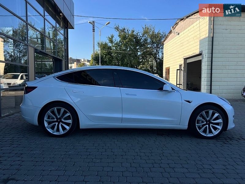 Седан Tesla Model 3 2019 в Ивано-Франковске