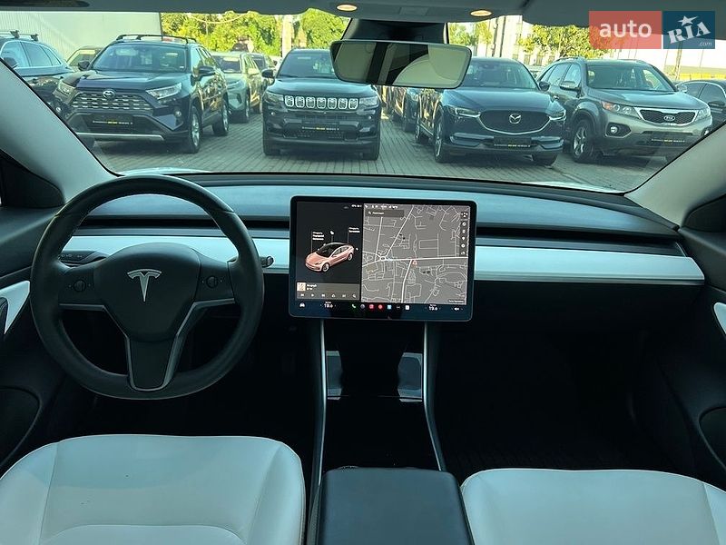 Седан Tesla Model 3 2019 в Ивано-Франковске