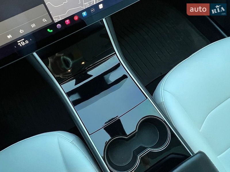 Седан Tesla Model 3 2019 в Ивано-Франковске