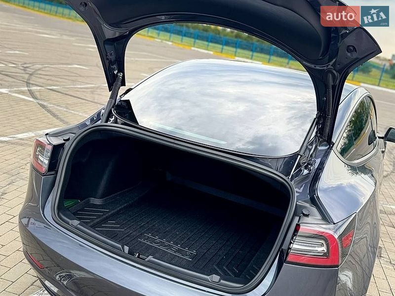 Седан Tesla Model 3 2021 в Одесі