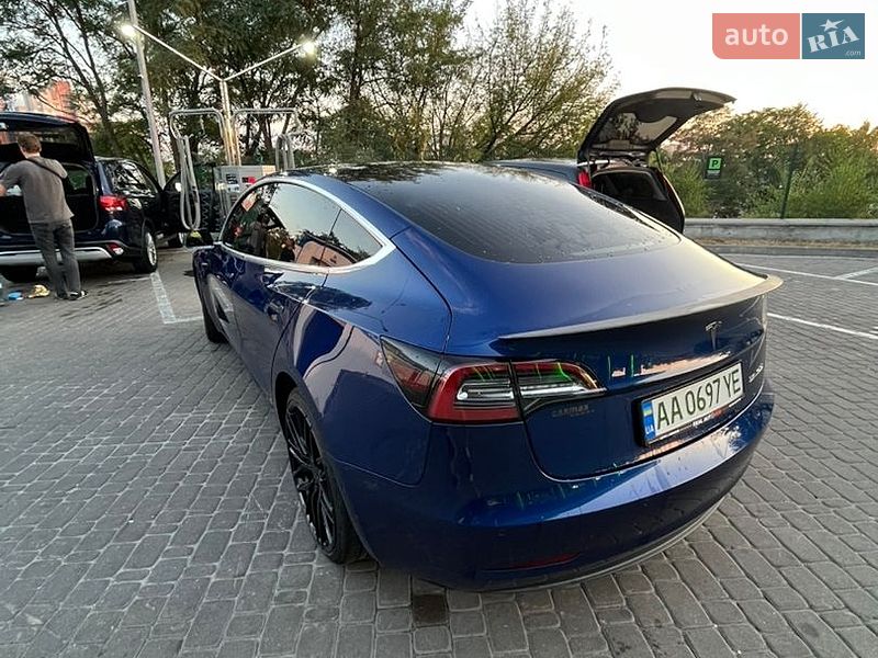 Седан Tesla Model 3 2020 в Києві