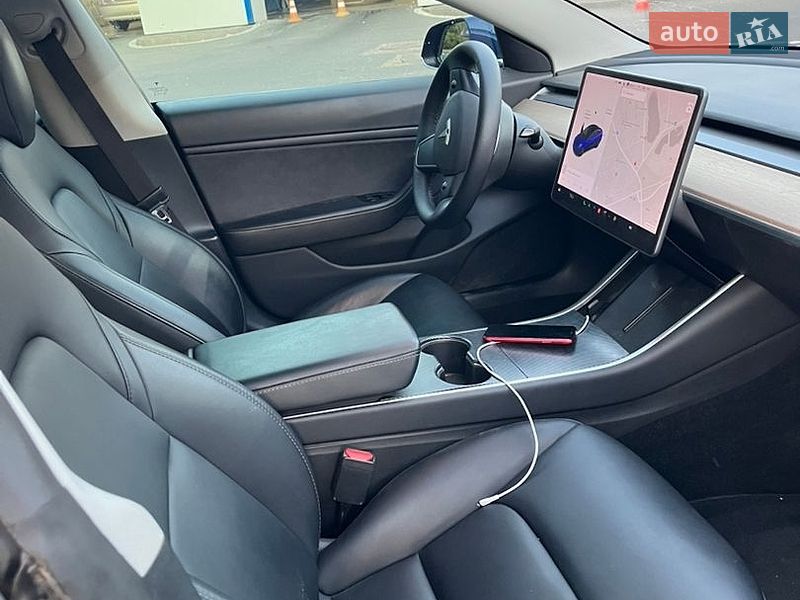 Седан Tesla Model 3 2020 в Києві