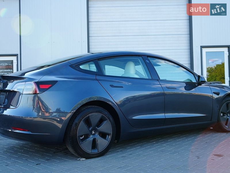 Седан Tesla Model 3 2024 в Дрогобичі
