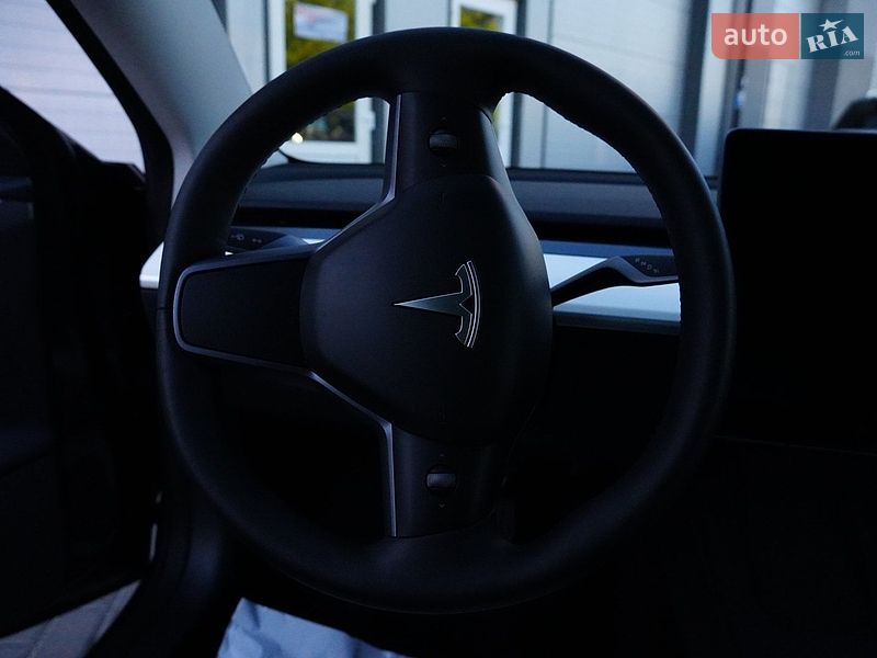 Седан Tesla Model 3 2024 в Дрогобичі