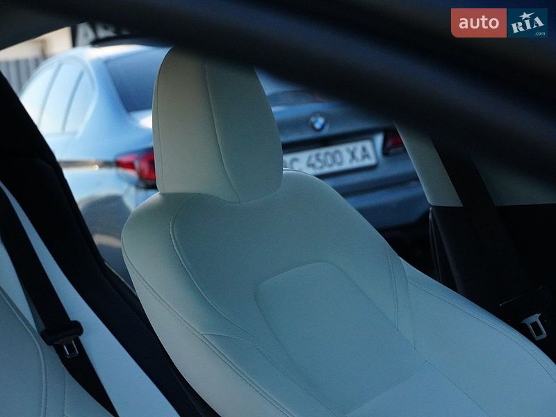 Седан Tesla Model 3 2024 в Дрогобичі